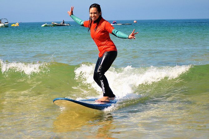 Albufeira SURF Lesson - Arriving and gearing up: the part you can’t skip